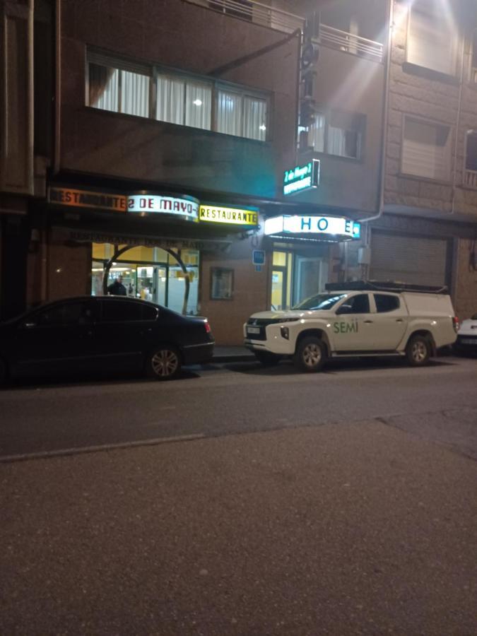 Hotel 2 De Mayo 2 Xinzo de Limia Bagian luar foto