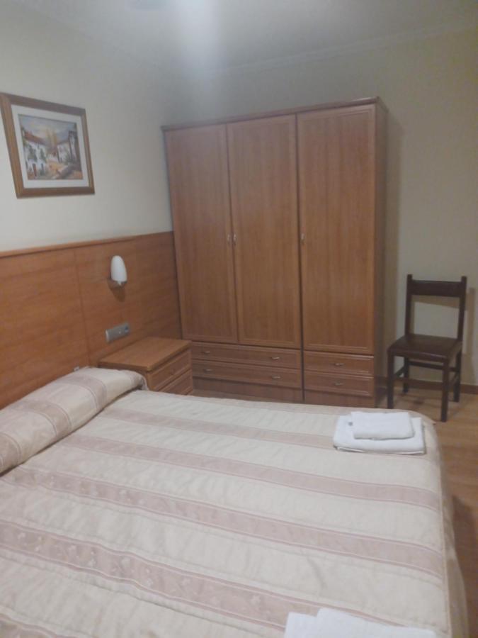 Hotel 2 De Mayo 2 Xinzo de Limia Bagian luar foto