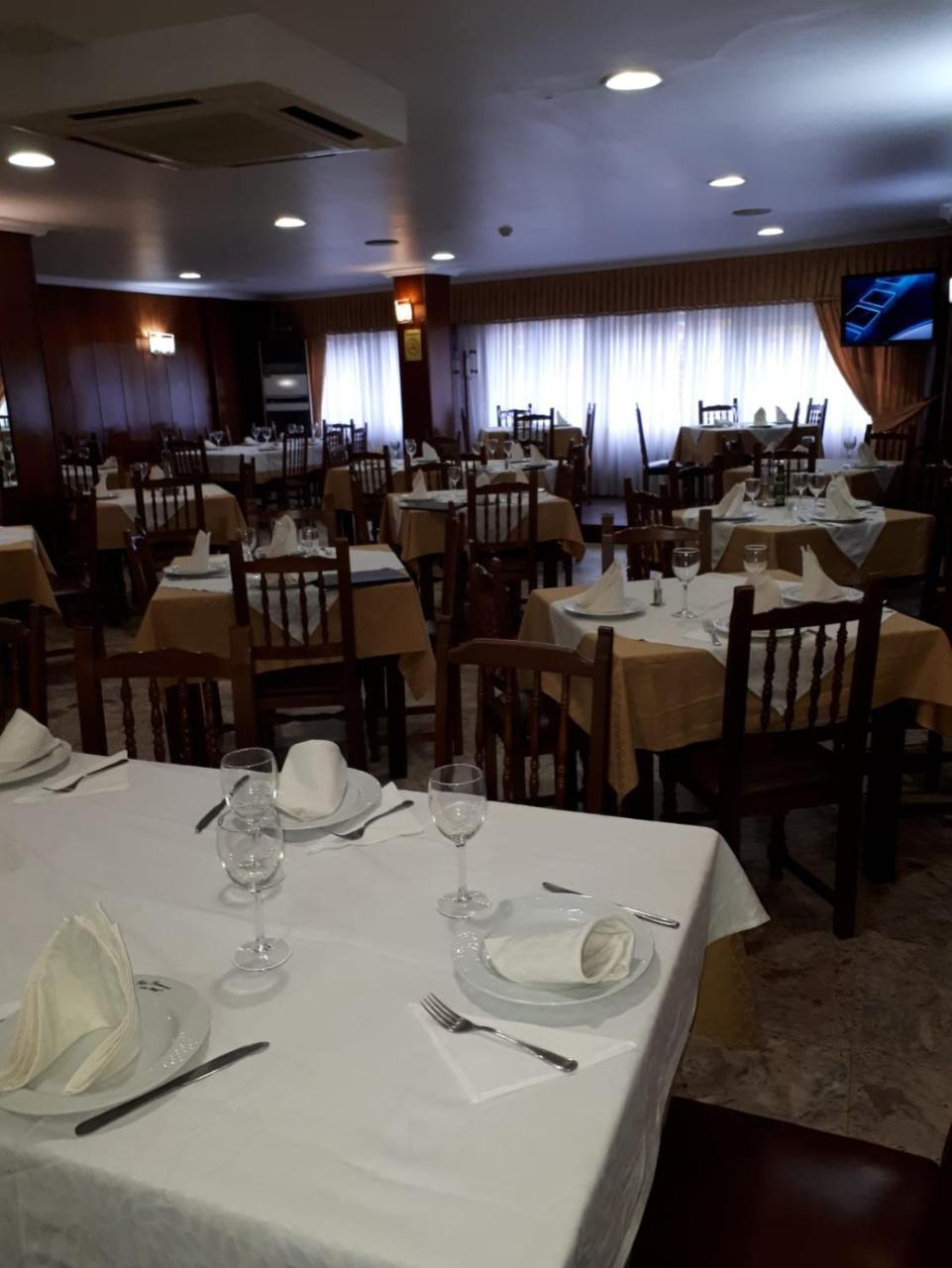 Hotel 2 De Mayo 2 Xinzo de Limia Bagian luar foto
